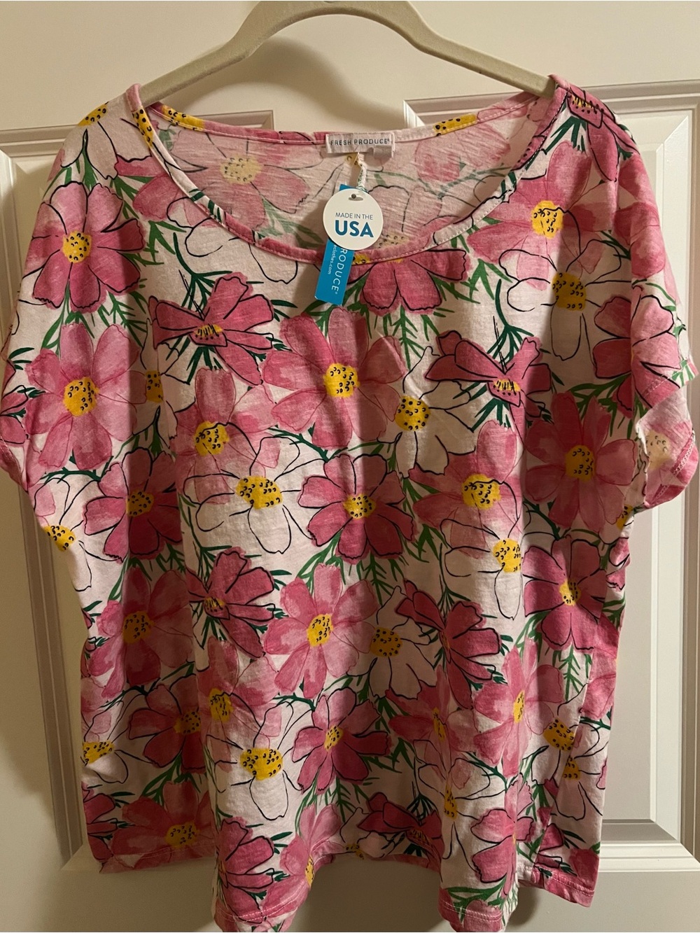 NWT Fresh Produce floral tee. Size OS